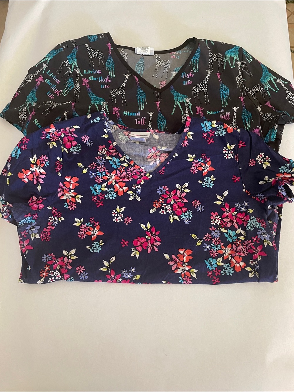 Women’s V-Neck Floral and Giraffe Print Scrub Tops - Navy Floral & Black Giraffe